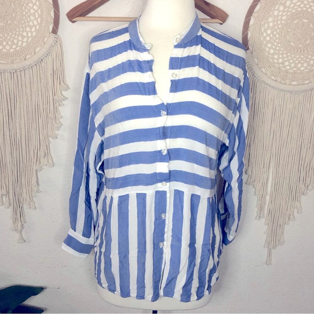 Banana Republic blue and white striped lightweight gauzy feel blouse large